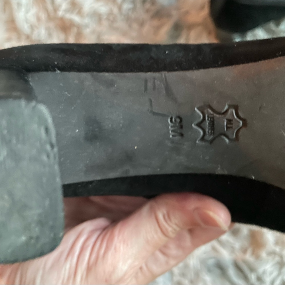 Suede Tory Burch heels, size 9M. - Picture 9 of 9